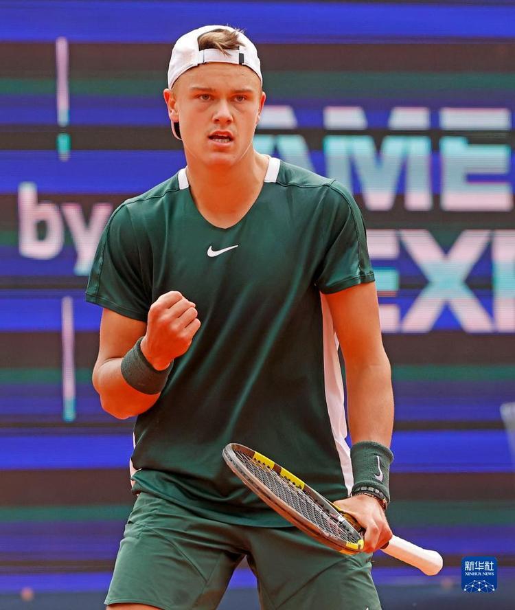 甚嚣尘上 甚嚣尘上