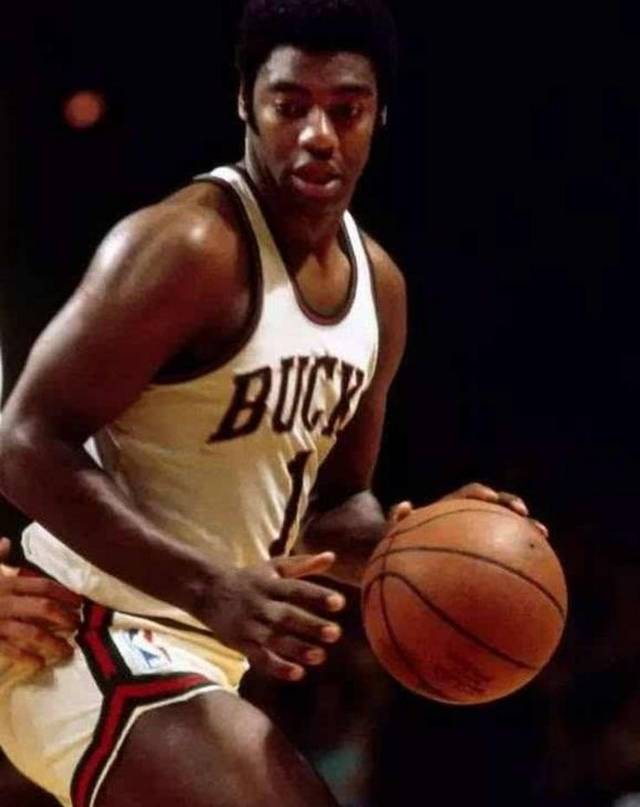 在他的倡导 在他的倡导