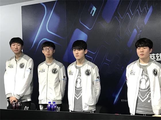 对WE的影 对WE的影